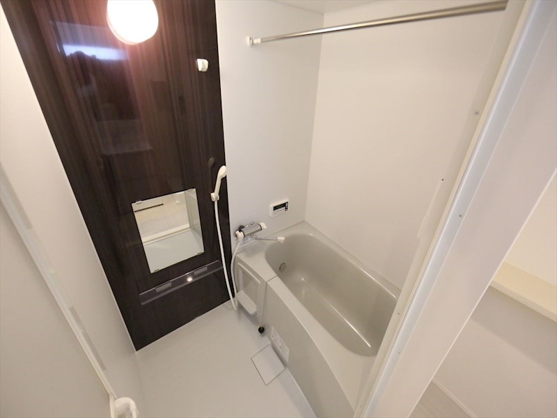 バス・シャワールーム　浴室暖房乾燥機付　追い焚き・オートバス機能付お風呂