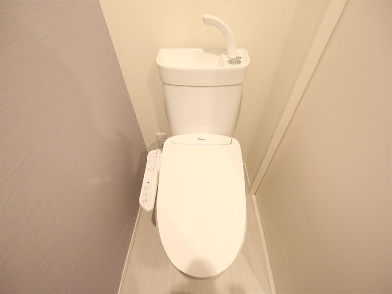 トイレ　温水洗浄暖房便座付トイレ