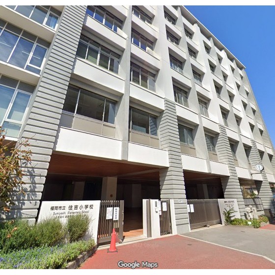 中学校　福岡市立住吉中学校（中学校）まで738m