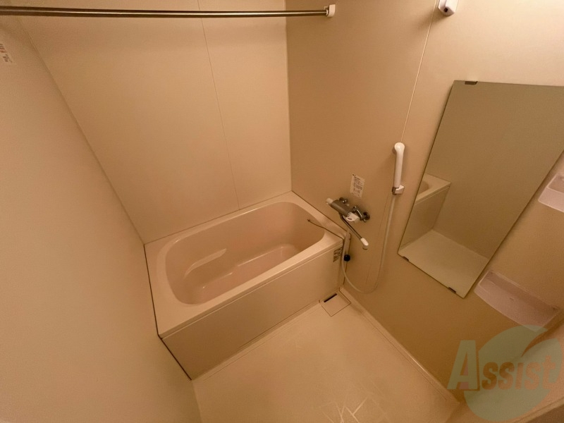 バス・シャワールーム　お風呂になります。一日の疲れを癒してくださいね。