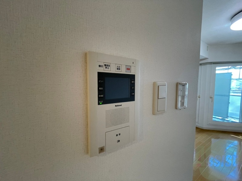 セキュリティ　ＴＶモニター付インターホンです。来客者の顔が見えるので安心！