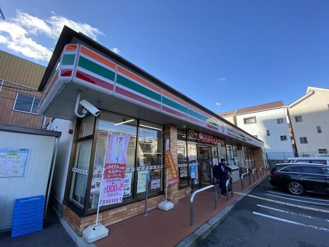 コンビニ　セブンイレブン（コンビニ）まで264m
