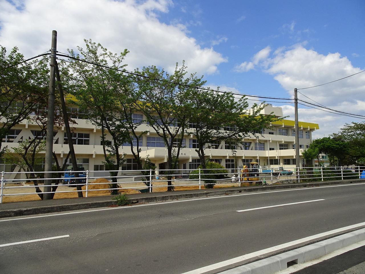 小学校　泉川小学校（小学校）まで765m