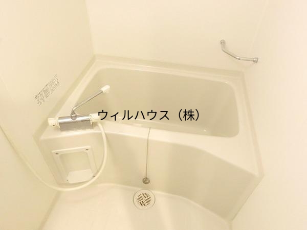 バス・シャワールーム　キレイにリフォームされています！