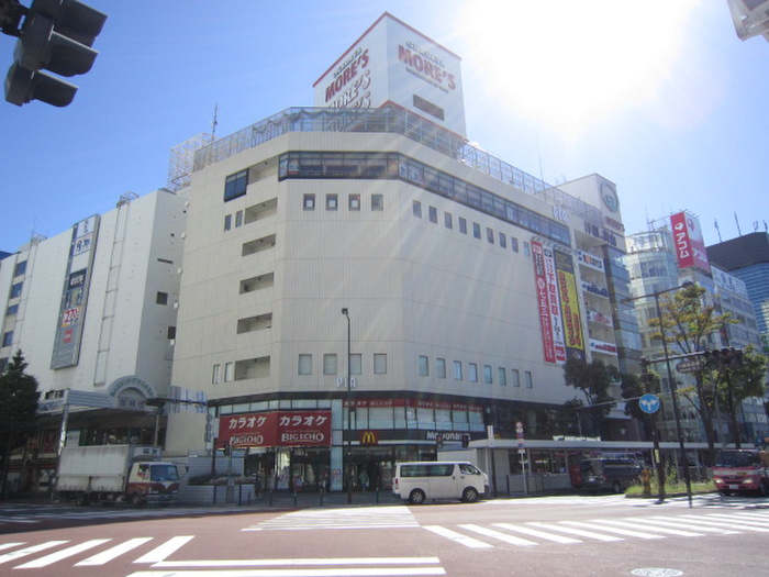 ショッピングセンター　モアーズ川崎（ショッピングセンター）まで230m