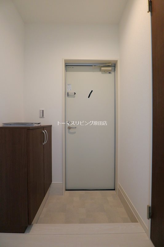 玄関　102号室写真
