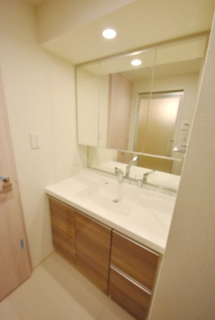 洗面設備　脱衣スペースもあります