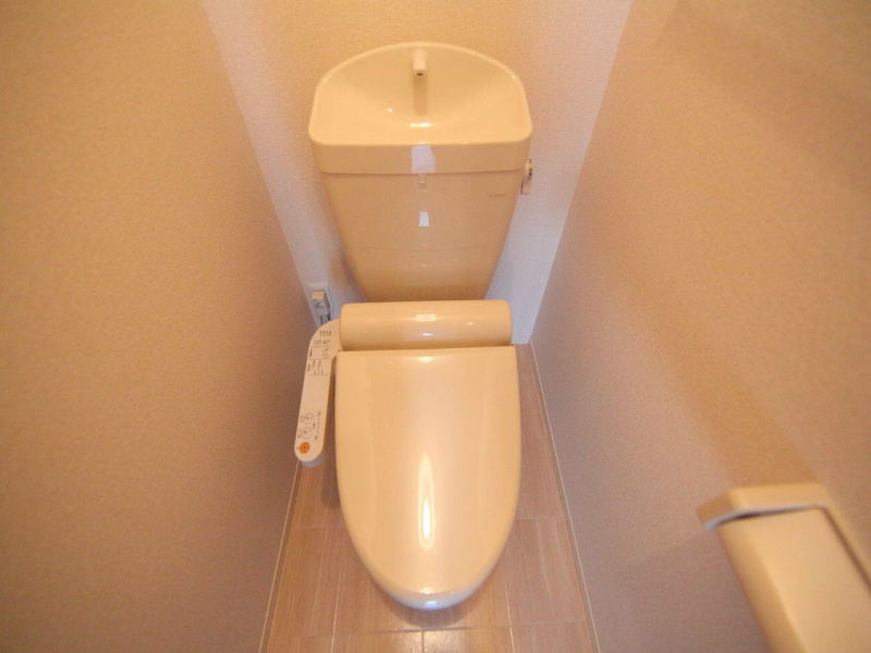 トイレ　温水洗浄便座付トイレ