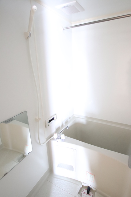 バス・シャワールーム　追い焚き給湯ついてます