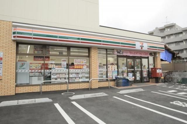 コンビニ　セブンイレブン杉並南荻窪4丁目店（コンビニ）まで136m