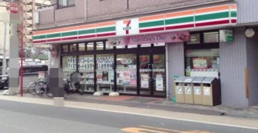 コンビニ　セブンイレブン戸田上戸田3丁目店（コンビニ）まで300m