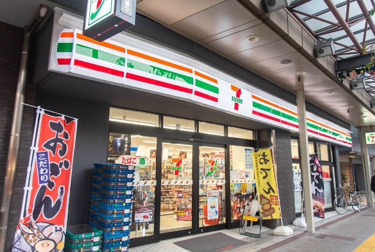 コンビニ　セブンイレブン江東亀戸4丁目店（コンビニ）まで208m
