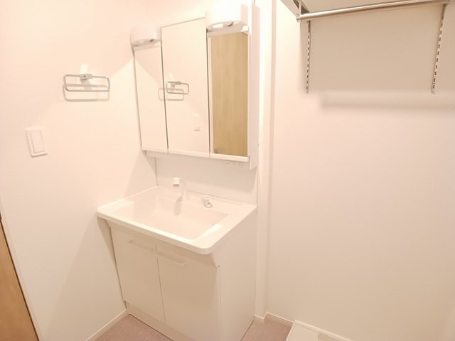 洗面設備　スペースが確保できる洗面所です