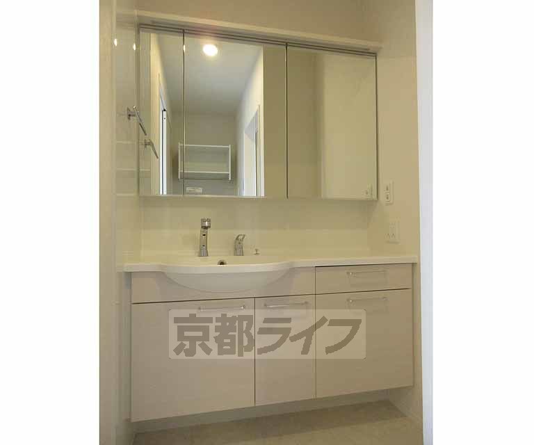 洗面設備　きれいな洗面台です！