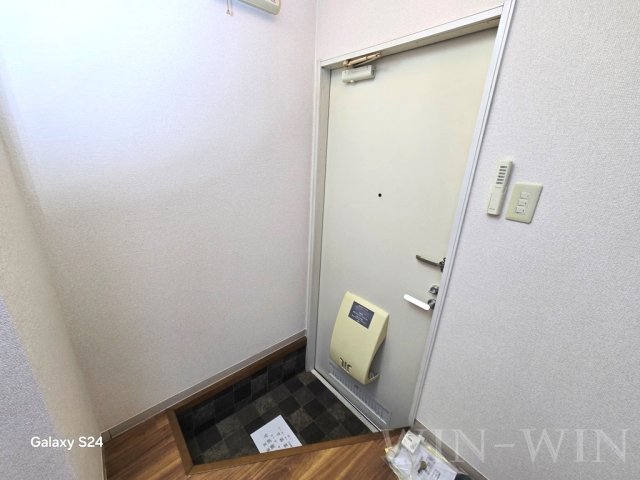 玄関　イメージ（同建物内別部屋の写真です）