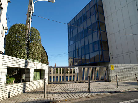 中学校　武蔵野市立第三中学校（中学校）まで437m