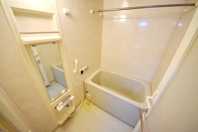 バス・シャワールーム　同物件別部屋写真