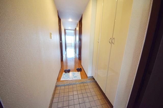 玄関　同物件別部屋写真