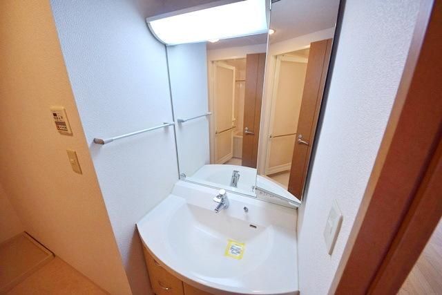 洗面設備　同物件別部屋写真