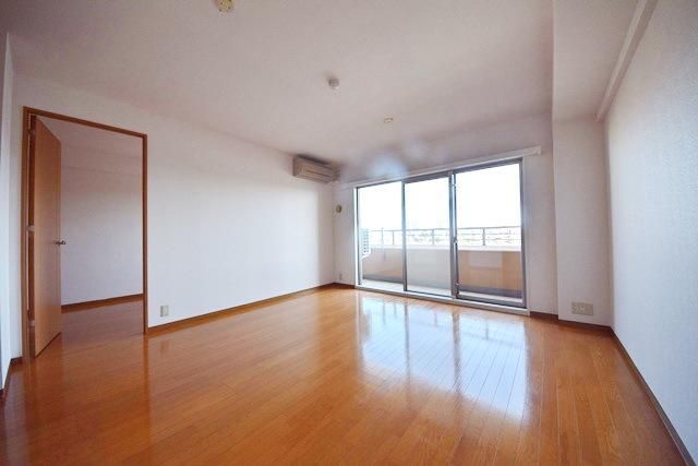 居室・リビング　同物件別部屋写真