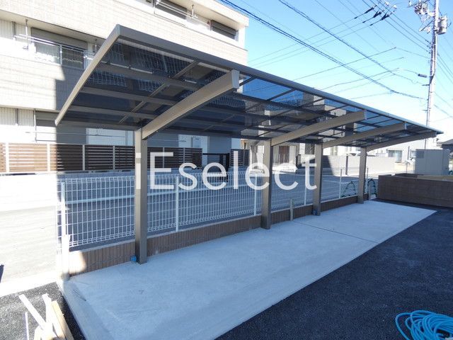 駐車場　自転車はこちらに