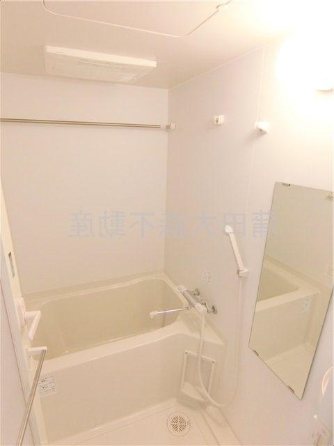 バス・シャワールーム　浴室乾燥機付きのお風呂　バスルーム　浴室