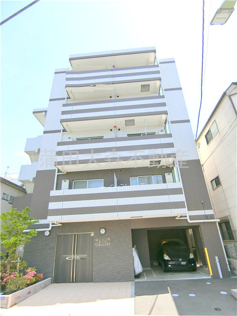 建物外観　2016年3月築　RC鉄筋コンクリート造地上5階建て総戸数2