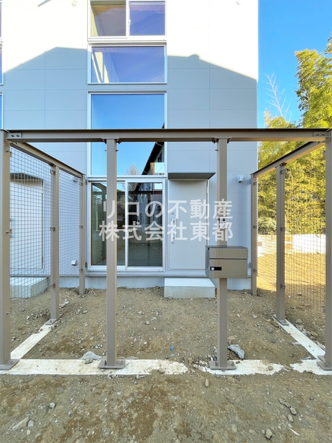 玄関　玄関前の様子です。