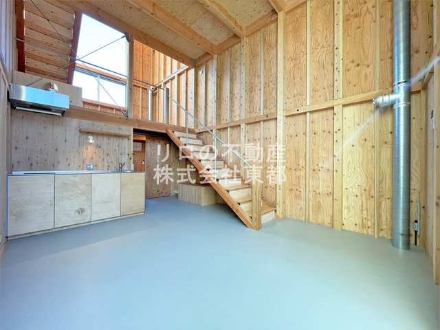 居室・リビング　明るく開放感のあるリビングダイニングです♪