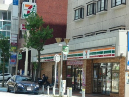コンビニ　セブンイレブン（コンビニ）まで162m