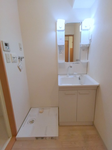 洗面設備　洗面化粧台と室内洗濯パン