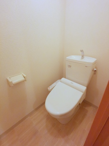 トイレ　温水洗浄便座付き