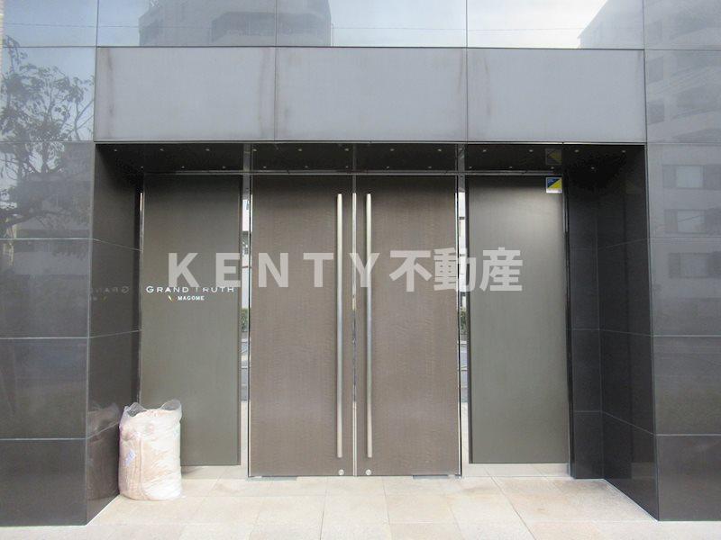 エントランス　ゆとりのあるエントランスです