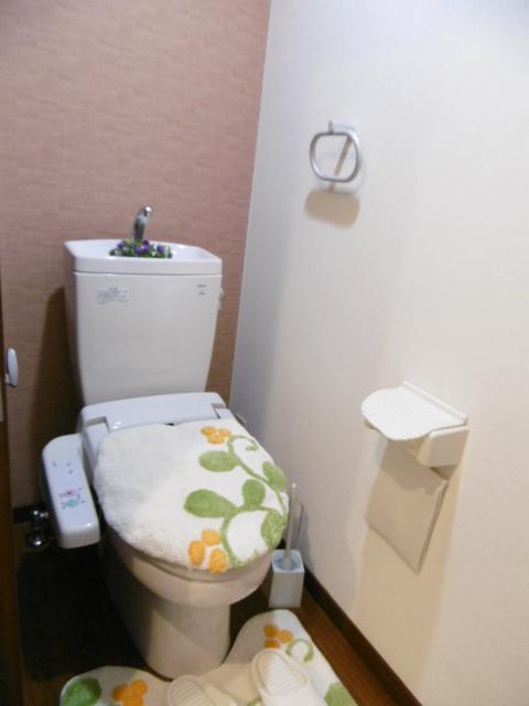 トイレ　温水洗浄便座付き