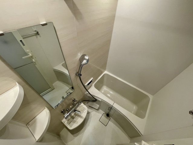 バス・シャワールーム　同物件別部屋写真