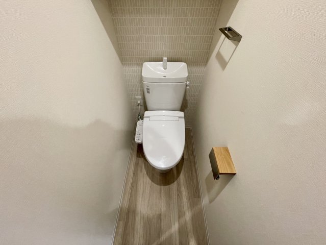 トイレ　同物件別部屋写真