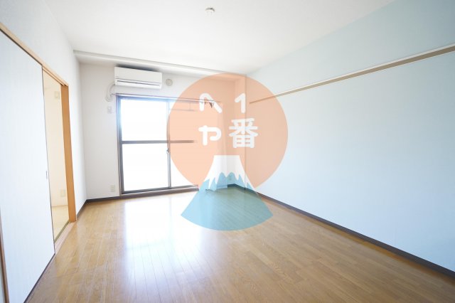 居室・リビング　エアコン付きのリビングです。　※参考写真です