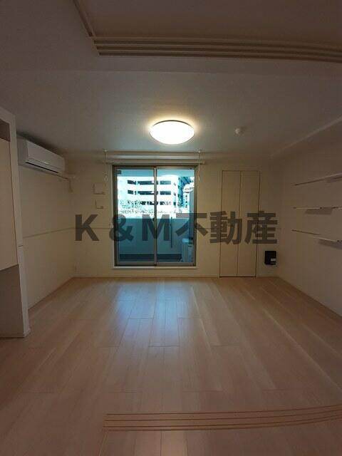 居室・リビング　こちらの居間で趣味の時間をお楽しみください