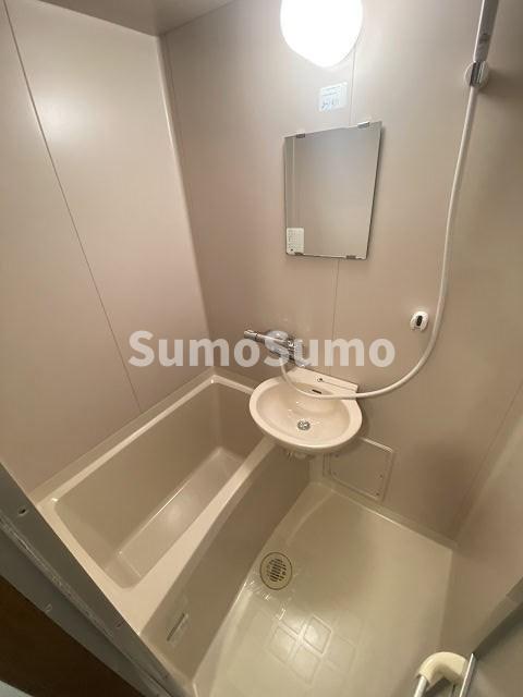 バス・シャワールーム　落ち着いた空間のお風呂です