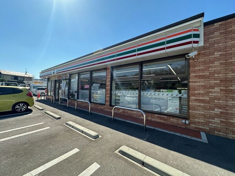 コンビニ　セブンイレブン宇美東小学校前（コンビニ）まで1412m