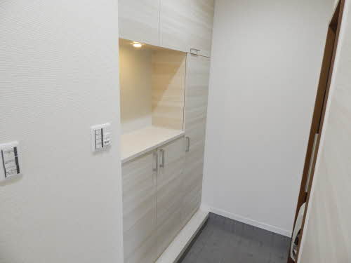 玄関　収納もある玄関です