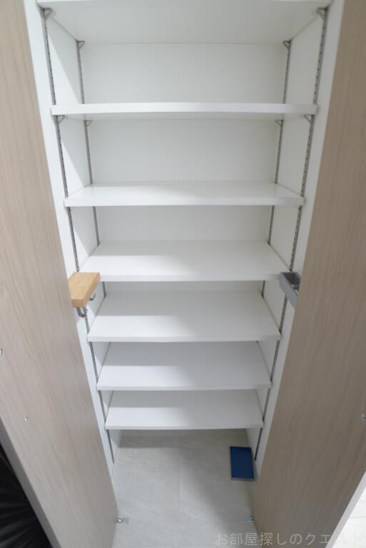 玄関　（写真は同タイプ）