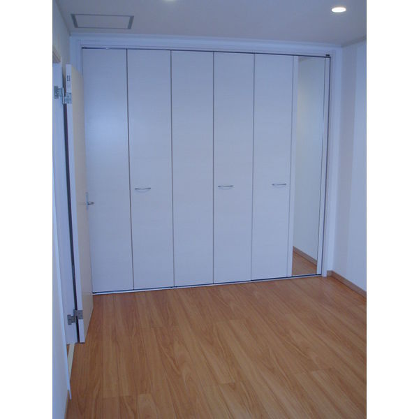 収納　室内写真は別部屋の写真です。