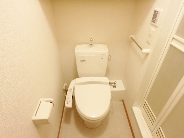 トイレ　同じ施工会社の写真です