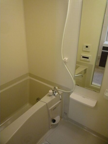 バス・シャワールーム　※写真は同じマンションの違う部屋のものになります。