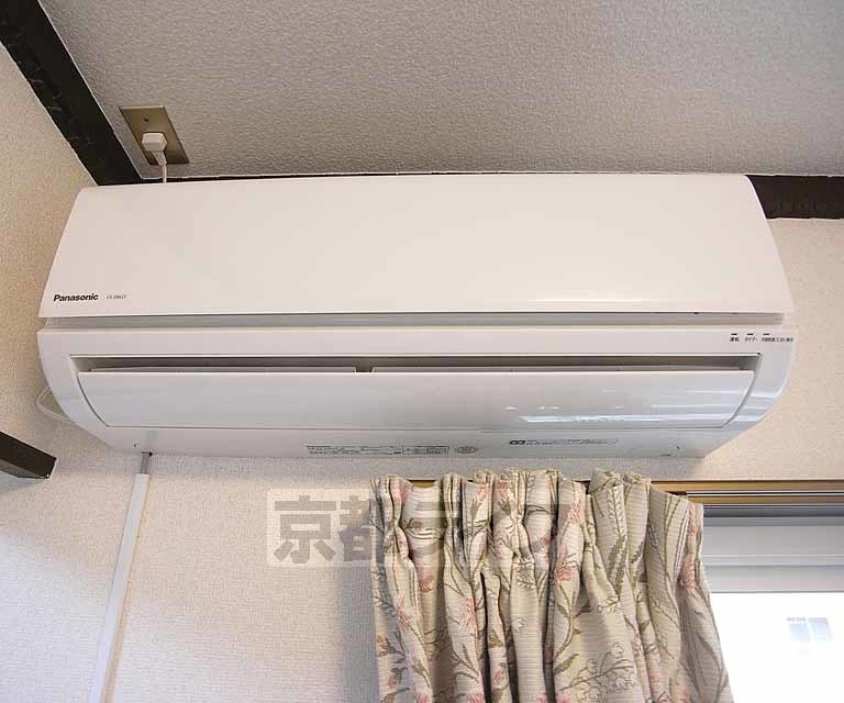 その他設備　リビングのエアコンです。