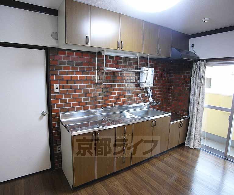 キッチン　大きなキッチンです。