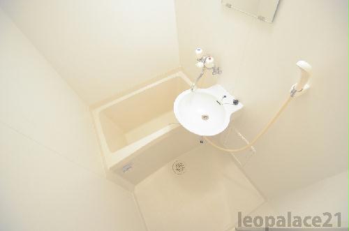 バス・シャワールーム　実際のお部屋と異なる場合が御座います。