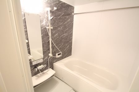 バス・シャワールーム　雨の日に便利な浴室換気乾燥機付き♪