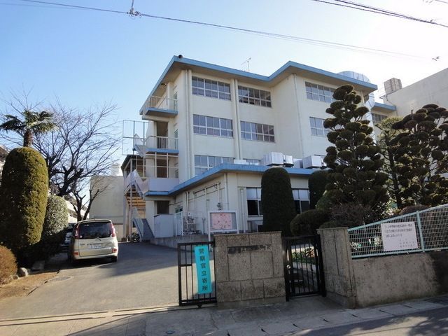 小学校　松ヶ丘小学校（小学校）まで920m
